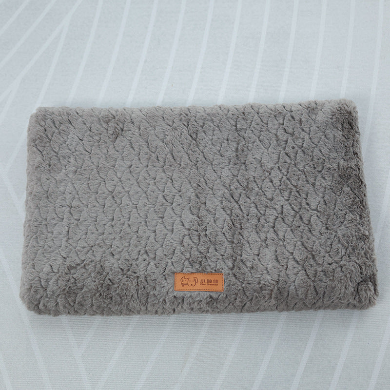 Winter Warm Plush Pet Bed for Cats & Dogs – Soft Cozy Sleeping Nest for Cold Weather Comfort